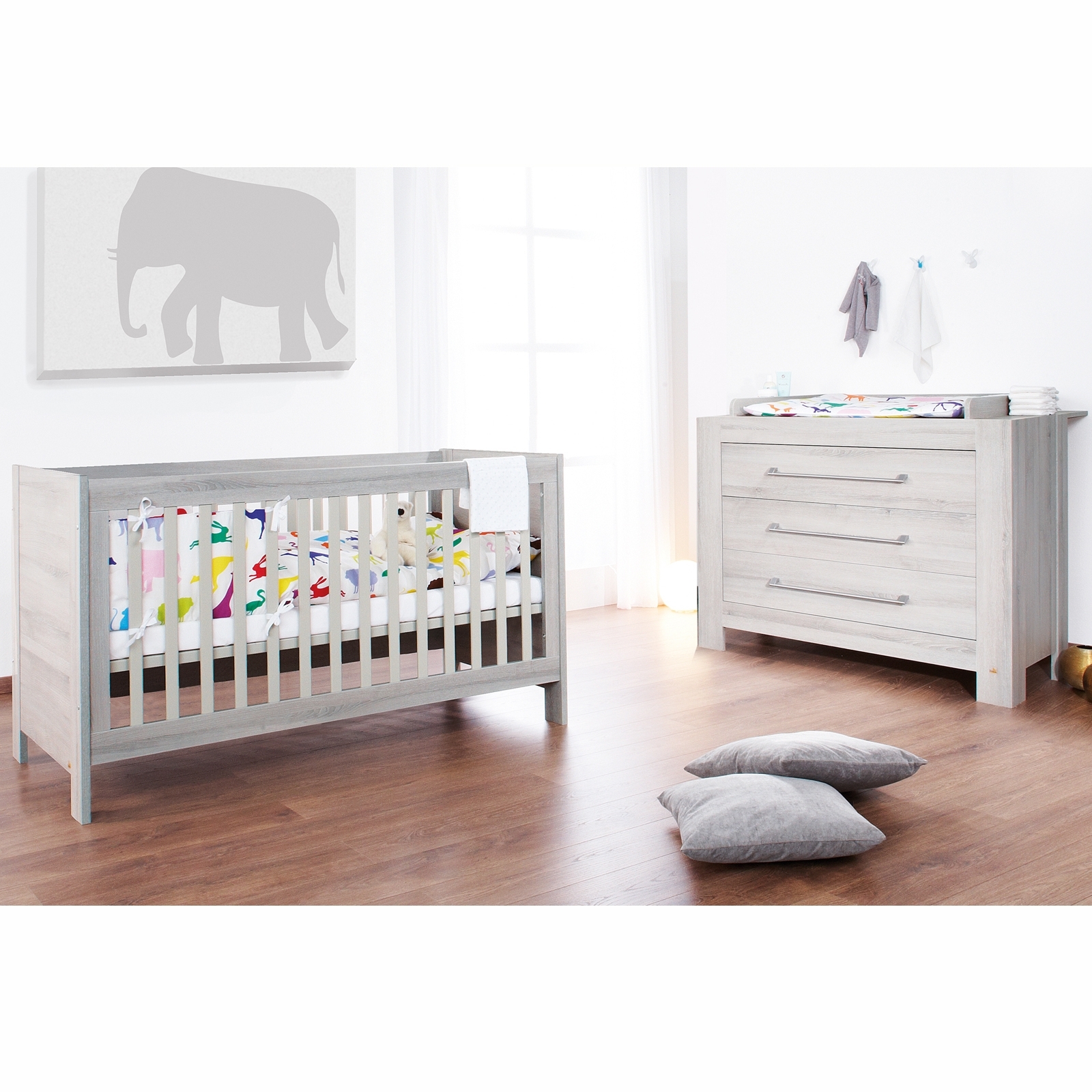 Pinolino Chambre Lit A Barreaux Et Commode Gris Cendre Somnio Lestendances Fr